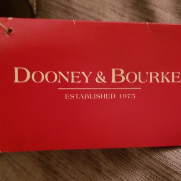 Dooney & Bourke monogram medium bucket purse. - Picture 2 of 4